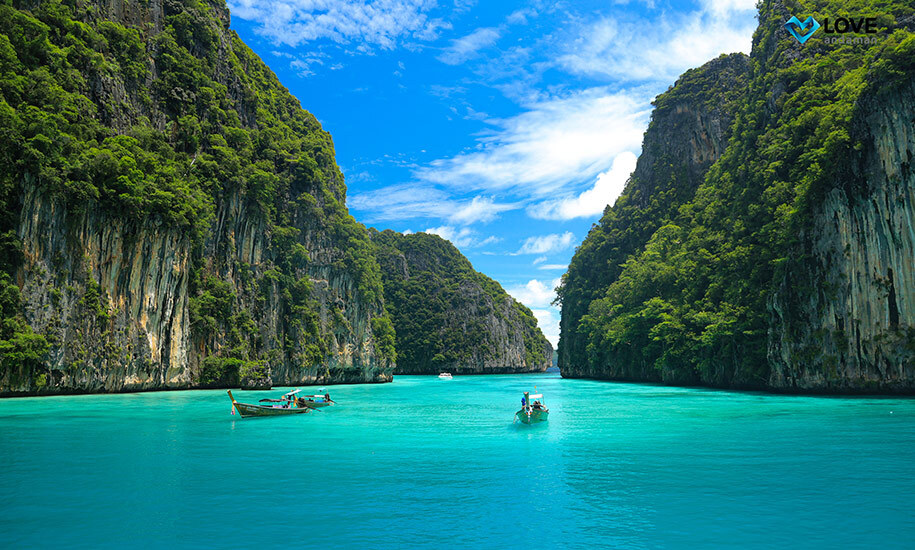 Speedboat Daytrip to PhiPhi, Pileh Lagoon, and Bamboo Island